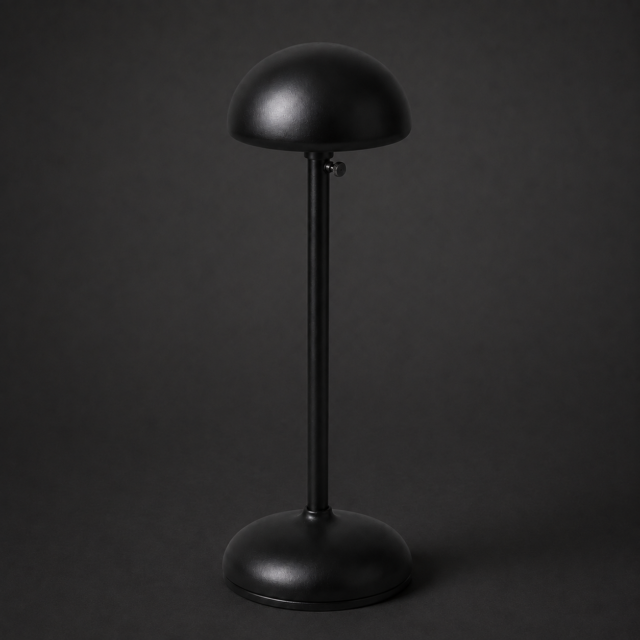 MetalHelmetDyplayStand1.png